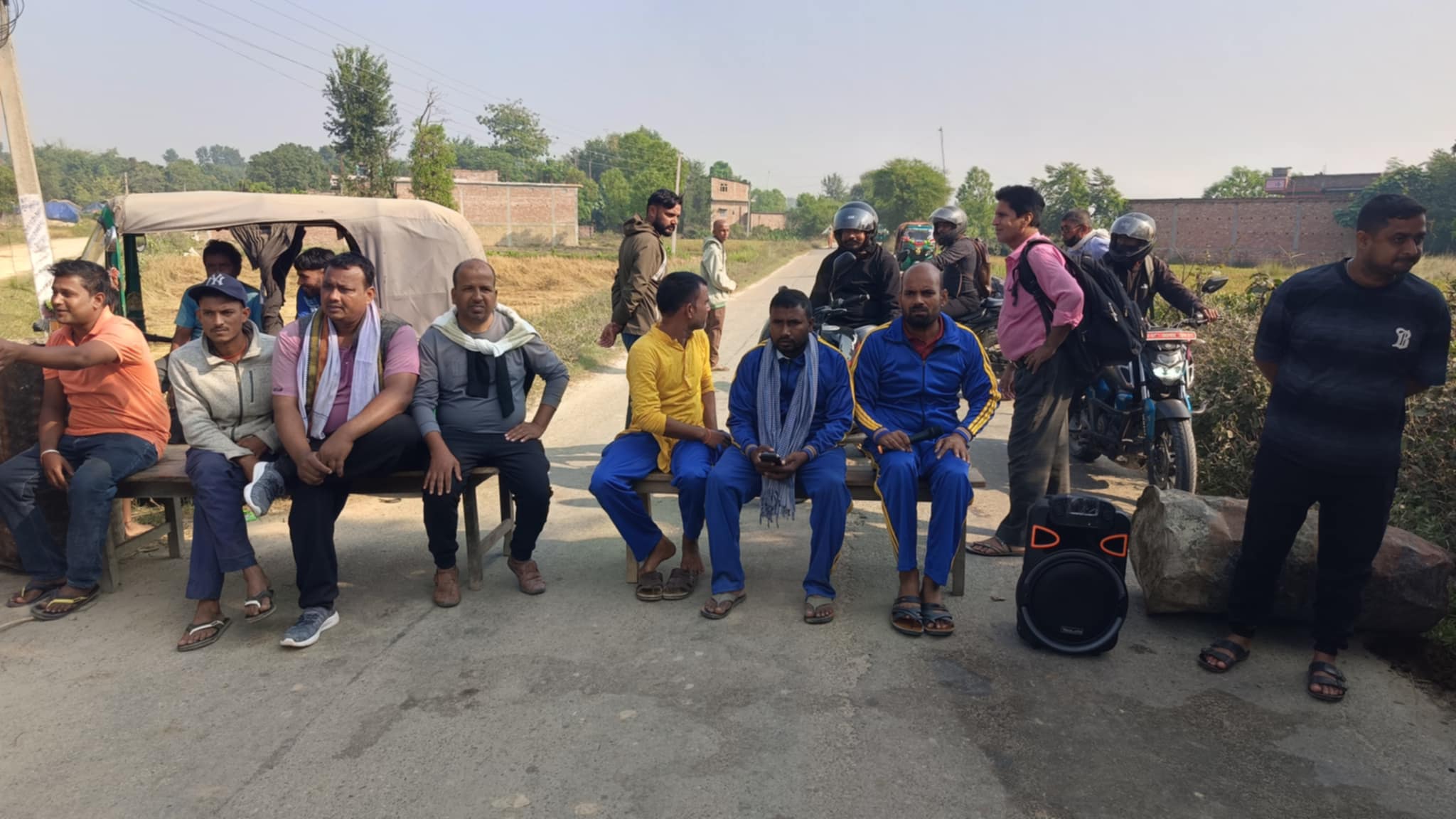 सिरहाको बरियारपट्टीमा चक्काजाम खुल्यो