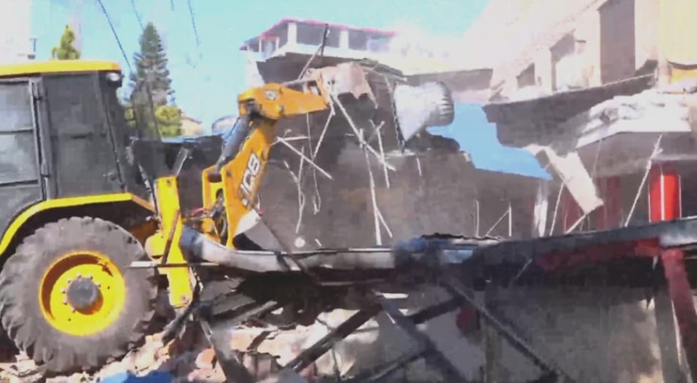 पूर्व मन्त्री दीपक खड्काले स्काउटको जग्गा हडपेर बनाएका संरचनामा डोजर चलाइयो