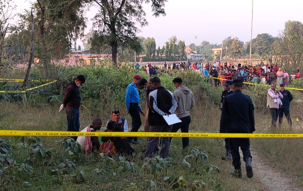 सिरहामा झाडीभित्र एक किशोरीको शव फेला